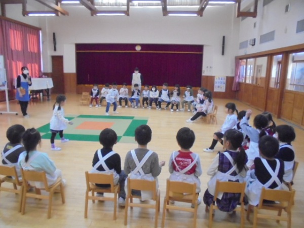 年長こま大会②・4年生と昼食