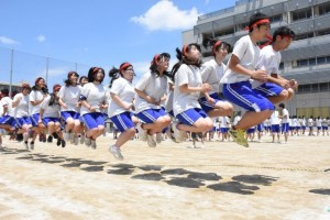 全クラス対抗の「長縄跳び」、最高は新記録の４０回