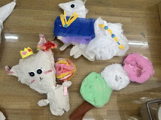 くしゃくしゃぎゅっ！（２年 図工）