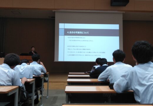 卒業生を囲む会（中3）を実施しました。