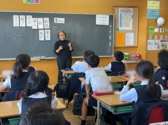 手話教室が始まりました！（3・4年生）