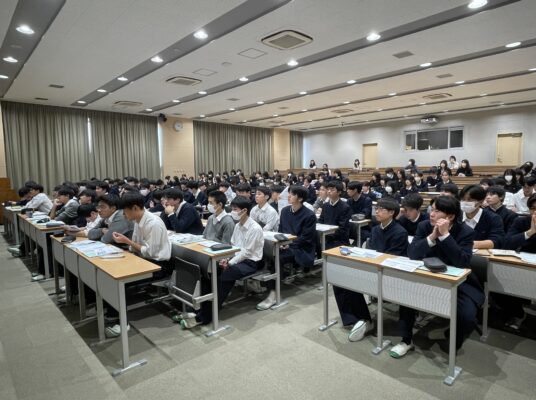 進路講演会を実施しました（高2）