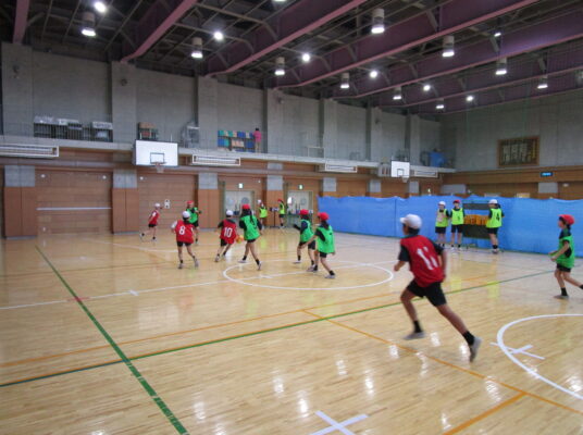 ゴールを決める喜びを！（５年生　体育）