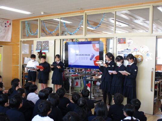 学年集会を覗いてみると…（６年生　国語）