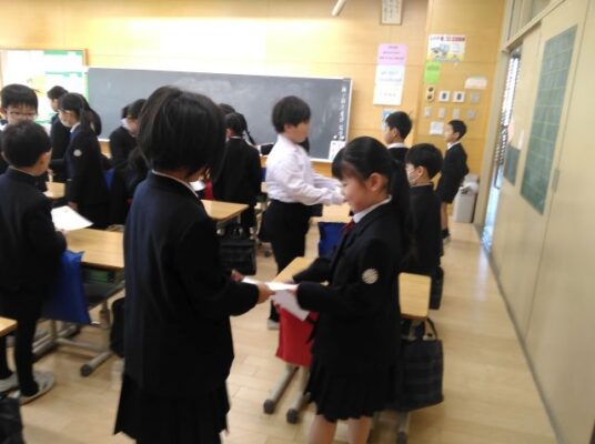 遊びの国へようこそ！招待状を渡したよ！（２年生　生活科）