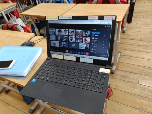 教室の静寂、画面の賑わい。～それぞれの場所で紡ぐ日々～