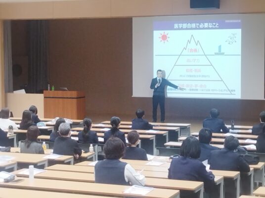 医療系（医学部・歯学部・獣医学部）志望者対象講演会を開催しました。