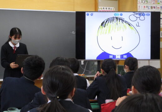 She is my mother. 家族の紹介をしました！（５年生　英語）