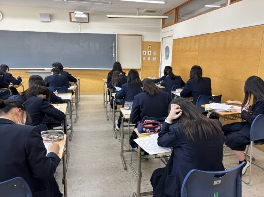 学年末試験答案返却日