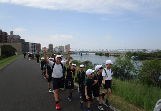 いざ、里見公園へ！（2年生6年生遠足）