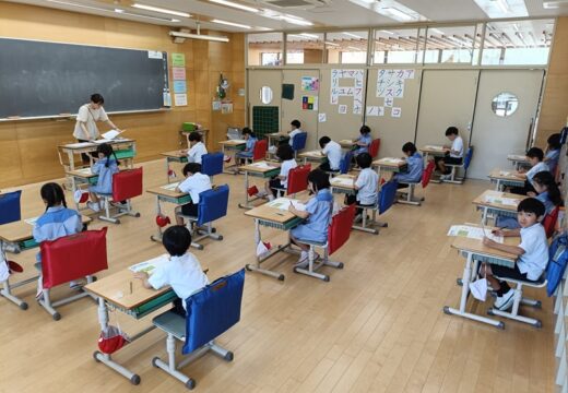 １学期のまとめに取り組んでいます