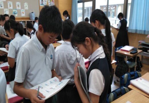 外国語の授業でインタビュー！(英語　5年生)